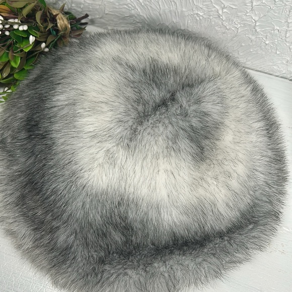 Beret Gray White Black Faux Fur Cold Weather Beret Hat w/ Elastic headband - Picture 8 of 11